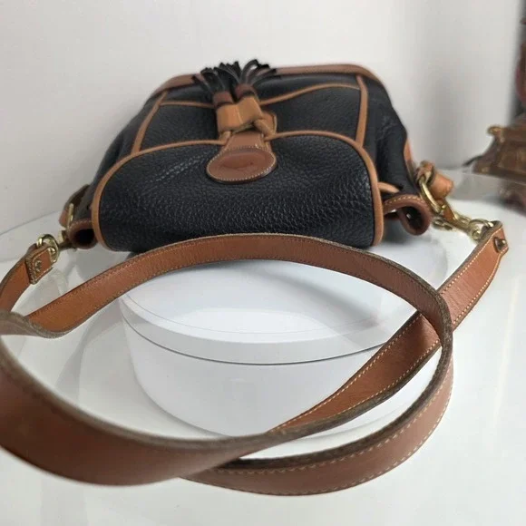 Dooney & Bourke Dover Carrier R10 Crossbody Tassel All Weather Vtg Tan Black Bag - Picture 10 of 16